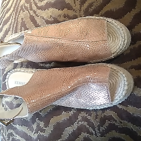 Kenneth Cole Wedges - Picture 1 of 5